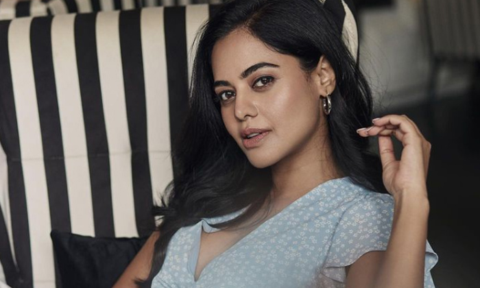  Bindu Madhavi Shocking Comments Goes Viral In Social Media Details Here Goes Vir-TeluguStop.com