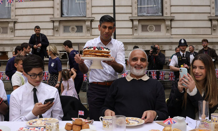  British Sikh Engineer Navjot Sawhney Other Community Heroes To Attend Uk Pm’s-TeluguStop.com