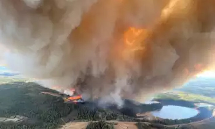  Canada's Alberta Declares Emergency Over Raging Wildfires , Canada, Alberta, Fir-TeluguStop.com