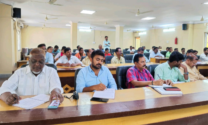  Conference On Pre-emptive Measures To Be Taken During Rainy Season In Nalgonda D-TeluguStop.com