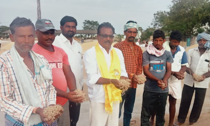  Farmers Suffered A Lot Due To Untimely Rains,farmers,untimely Rains,tdp Incharge-TeluguStop.com