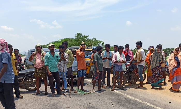  Farmers Dharna On Suryapet Janagam Road , Suryapet Janagam Road , Farmers Dharna-TeluguStop.com