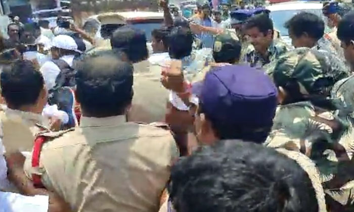  High Tension In Tirumalagiri , Gadari Kishore Kumar , Brs , Dalitha Bandhu-TeluguStop.com