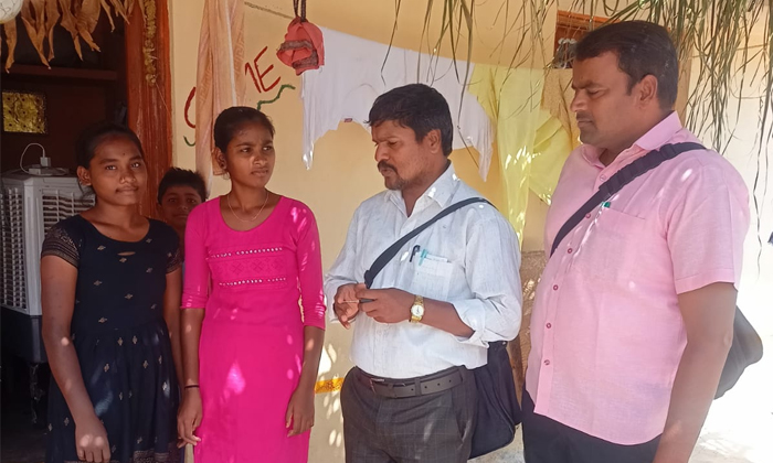  Government Junior College Teachers Door-to-door Campaign In Gambhiraopeta Mandal-TeluguStop.com