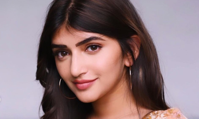  Actress Sreeleela Beauty Secret,actress Sreeleela,yoga,workouts,dhamaka,yoga Mah-TeluguStop.com