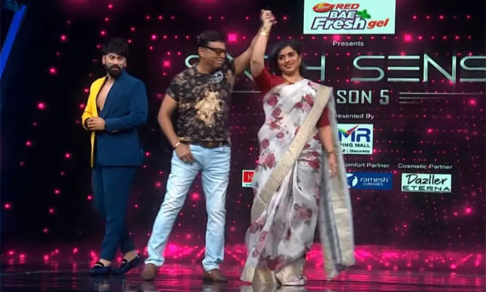 Telugu Krishna, Malli Pelli, Naresh, Omkar, Pavitra Lokesh, Sixthsense, Vijay Ni