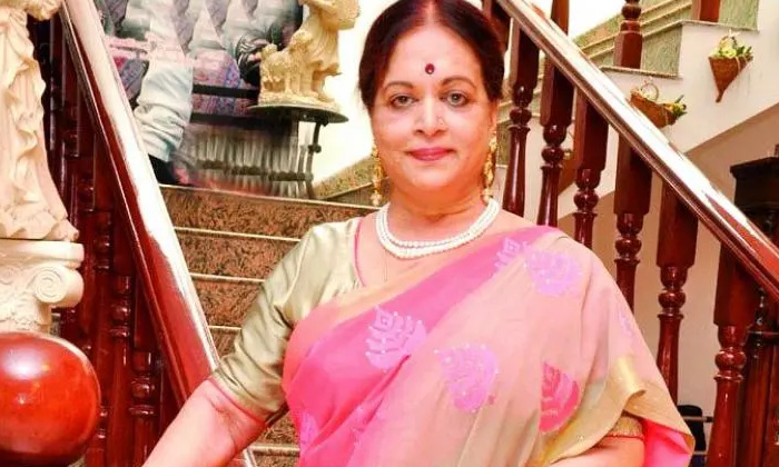  Is It True That Vijaya Nirmalas Property Is More Than Krishnas Property-Krishna-TeluguStop.com