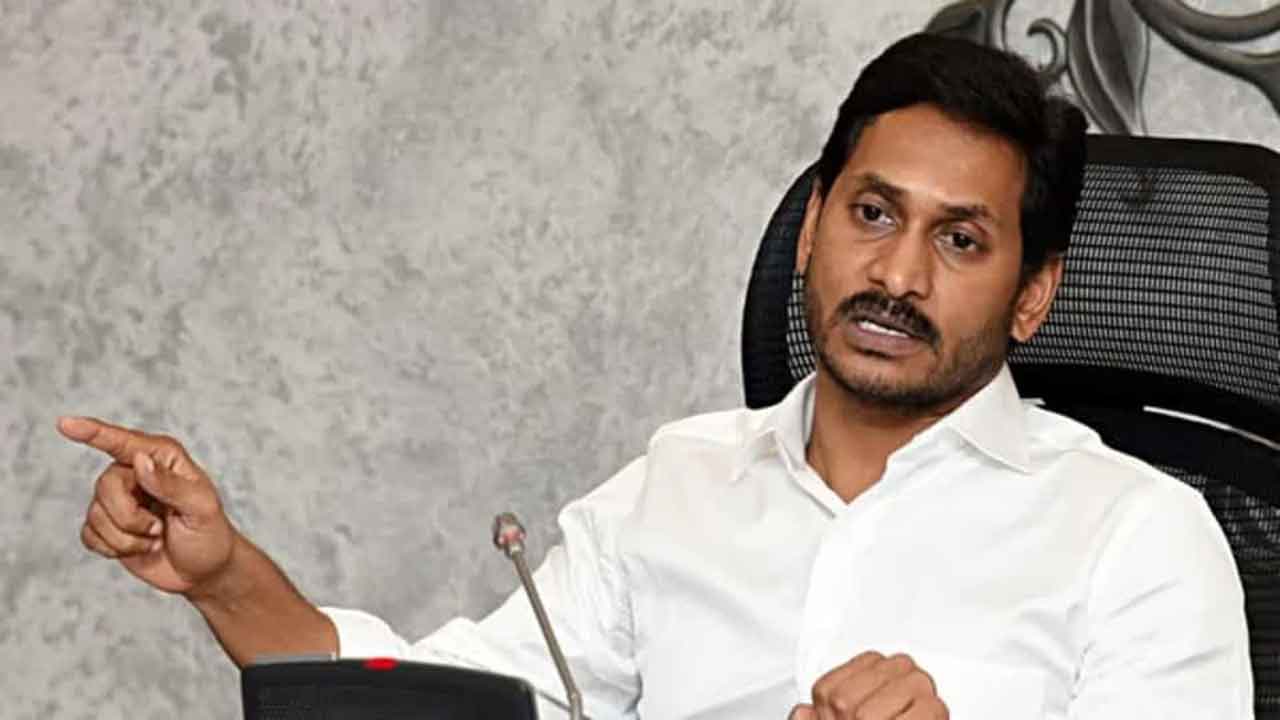  Cm Jagan Asks Officials To Speed Up Enumeration Of Crop Losses-TeluguStop.com