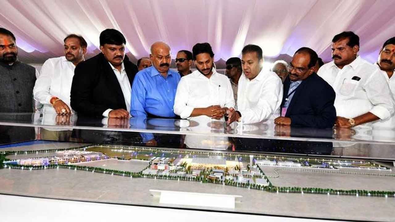  Tdp Mocks Cm Jagan For Double Standards On Bhogapura Airport-TeluguStop.com