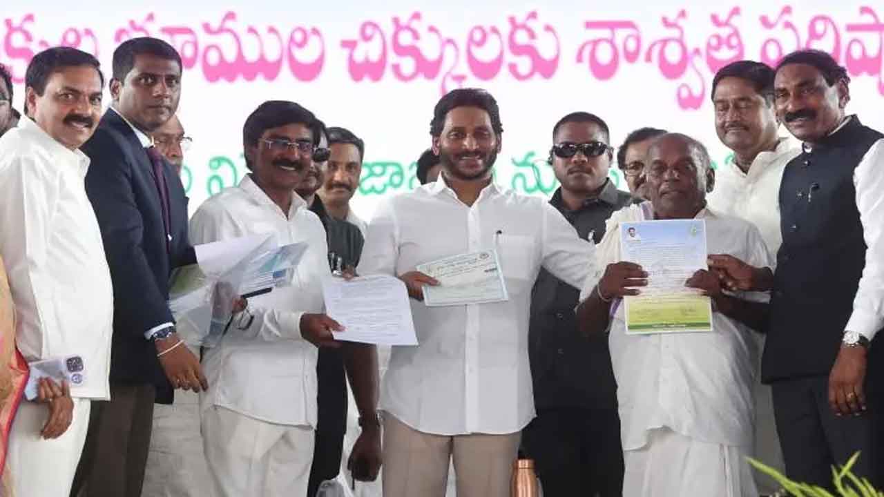  Cm Jagan Attacks Chandrababu For ‘false’ Propaganda Against Welfare-TeluguStop.com