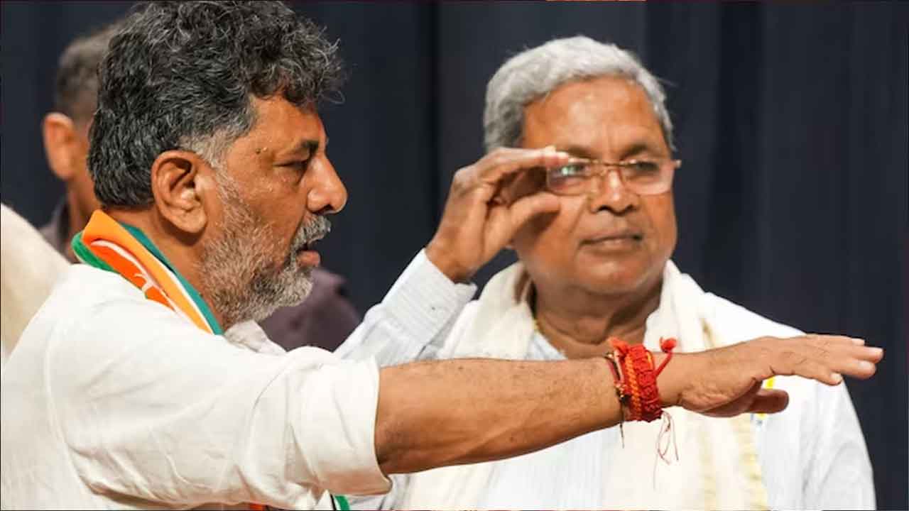  Karnataka Cm Dilemma : Dk Shivakumar, Siddaramaiah To Visit Delhi Today-TeluguStop.com