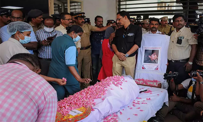 Telugu Cmpinarayi, Dr Vandana Das, Attack, Indian Medical, Kerala, Kerala Stabbe Telugu Cmpinarayi, Dr Vandana Das, Attack, Indian Medical, Kerala, Kerala Stabbe