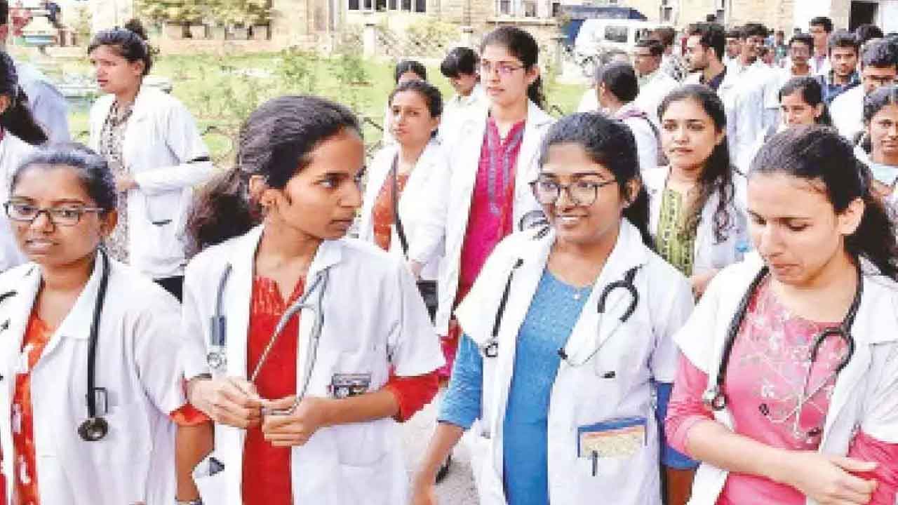  Telangana Govt Hikes Stipend By 15 Per Cent To Medical Students-TeluguStop.com