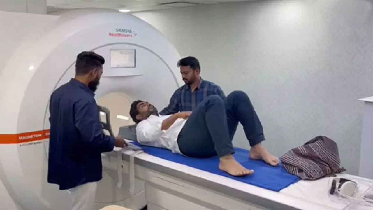  Injured Nara Lokesh Undergoes Mri Scan During Padayatra!-TeluguStop.com