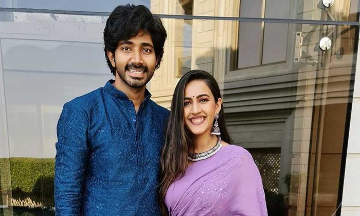  Niharika Konidela Silence On Personal Issues-TeluguStop.com