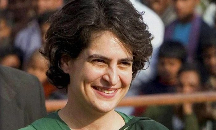  Priyanka Gandhi's Phone To Sharmila Are There Alliances, Ys Sharmila, Sharmia, T-TeluguStop.com