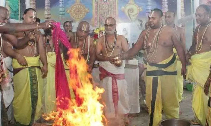 Telugu Bhakti, Cm Ys Jagan, Devotional, Maha Purnahuti, Vijayawada-Latest News - Telugu Bhakti, Cm Ys Jagan, Devotional, Maha Purnahuti, Vijayawada-Latest News -