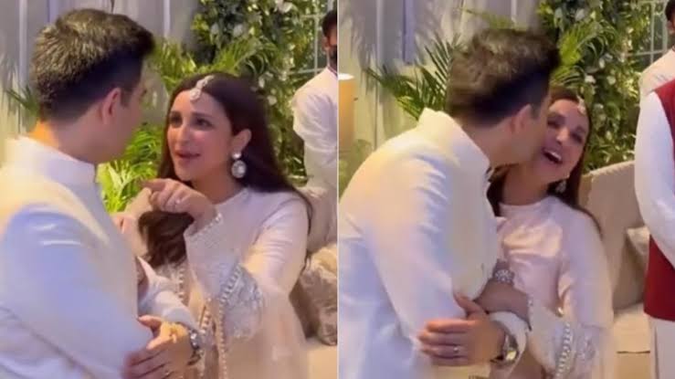  Raghav Chadha Kisses Parineeti Chopra, Adorable Video Goes Viral-TeluguStop.com