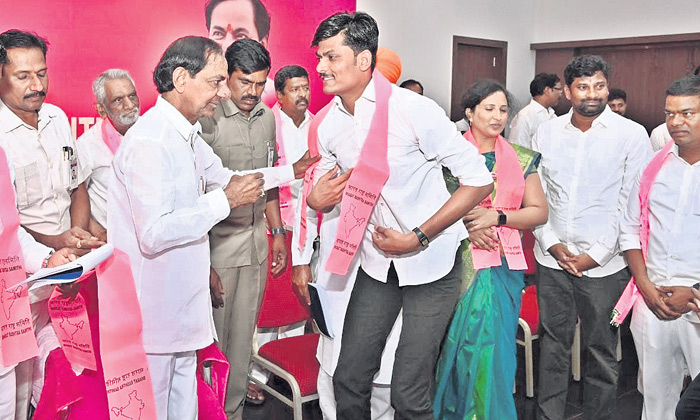  Revant Fire On Kcr's New Pa! Is That Necessary, Kcr, Sarath Markat, Kcr Personal-TeluguStop.com
