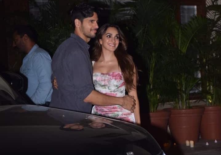 Newlyweds Sidharth Malhotra And Kiara Advani Spotted At Mumbai Airport ...