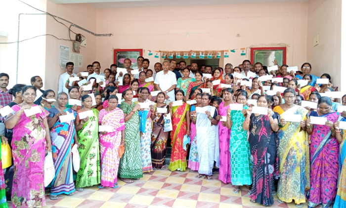  Mla Distributed 92 Kalyana Lakshmi Cheques To The Beneficiaries Of Vemulawada Ur-TeluguStop.com