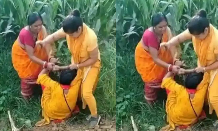  The Teachers Who Beat The Children In Front Of The School What Is The Real Fight-TeluguStop.com