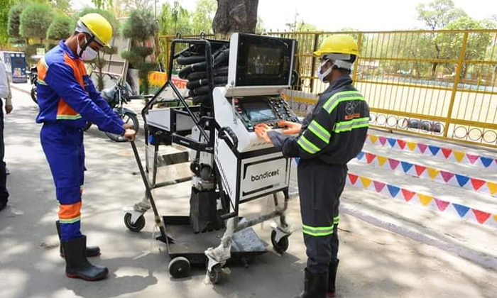 Ujjain Gets Bandicoot Robots To Clean Manholes Details, Ujjain, Bandicoot Robot, Ujjain Gets Bandicoot Robots To Clean Manholes Details, Ujjain, Bandicoot Robot,-TeluguStop.com