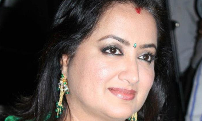  What Is The Relationship Between Chiranjeevi And That Heroine , Sumalatha , Chir-TeluguStop.com