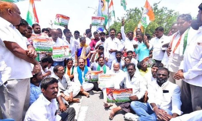  Congress Trampled On Farmers' Problems...!-TeluguStop.com