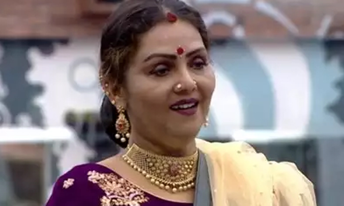  Actress Fathima Babu Serious Reply To Follower-TeluguStop.com