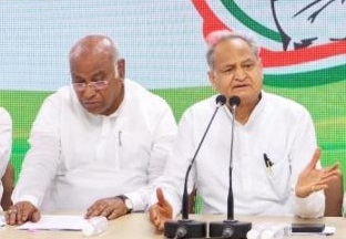  After Meeting Kharge, Gehlot Hopes To Work Together With Pilot-TeluguStop.com