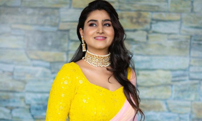 Telugu Anchor Varshini, Anchorvarshini, Shaakuntalam, Srh Kkr, Uppal Stadium, Va