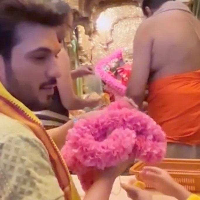  Arjun Bijlani Seeks Bappa's Blessings For 'pyaar Ka Pehla Adhyay...'-TeluguStop.com