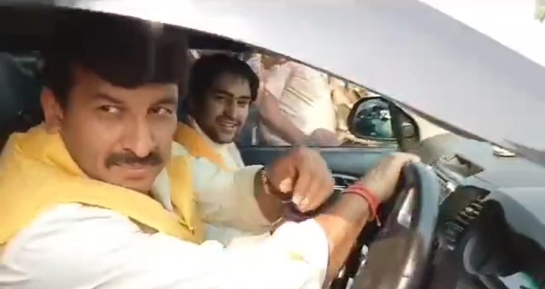  Baba Bageshwar, Manoj Tiwari Fined For Violating Traffic Rules In Patna-TeluguStop.com