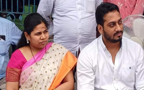  Police Custody Petition Against Former Minister Akhilapriya Couple-TeluguStop.com