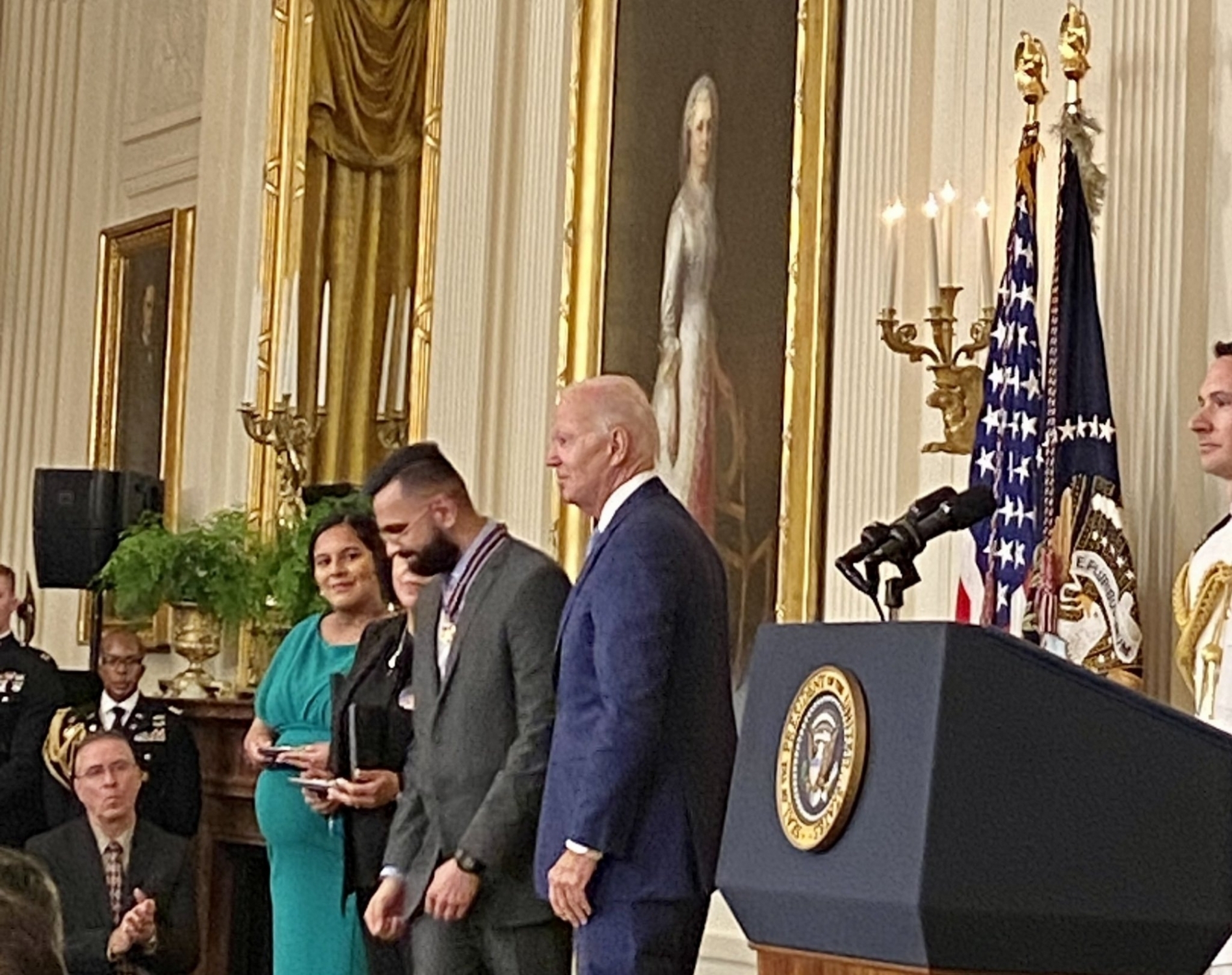  Biden Honours Indian-origin Nypd Cop With Presidential Medal Of Valor-TeluguStop.com