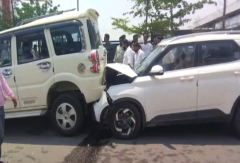  Accident In Nizamabad Mla Jeevan Reddy's Convoy-TeluguStop.com