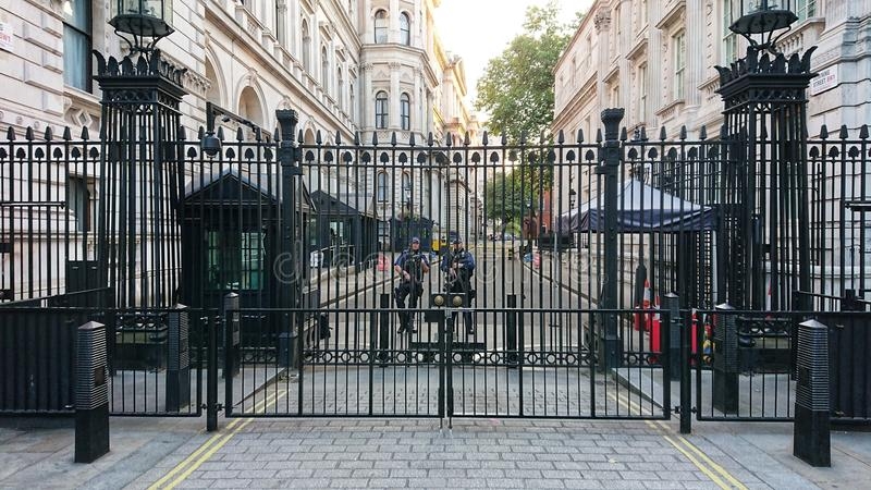 Car Crashes Into Downing Street Gates, Driver Held Car Crashes Into Downing Street Gates, Driver Held-TeluguStop.com
