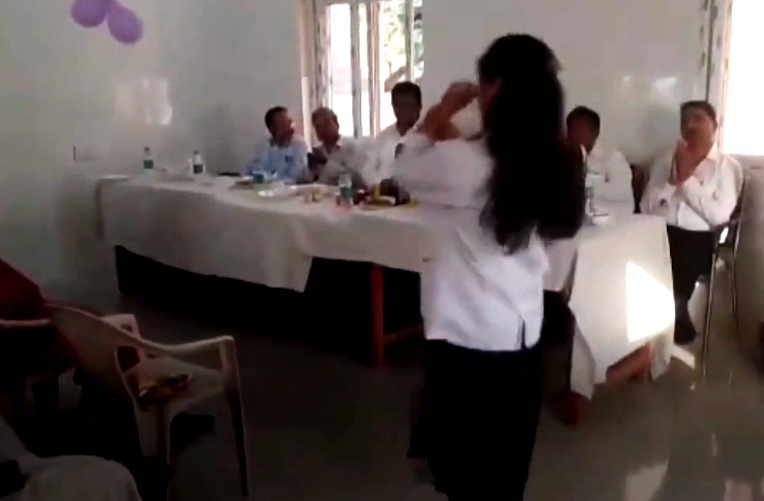  Clapping To Nurses' Dance Puts Cmo In Up's Manipuri Into Trouble-TeluguStop.com