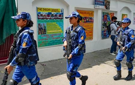  Bomb Threat To Delhi School..!-TeluguStop.com