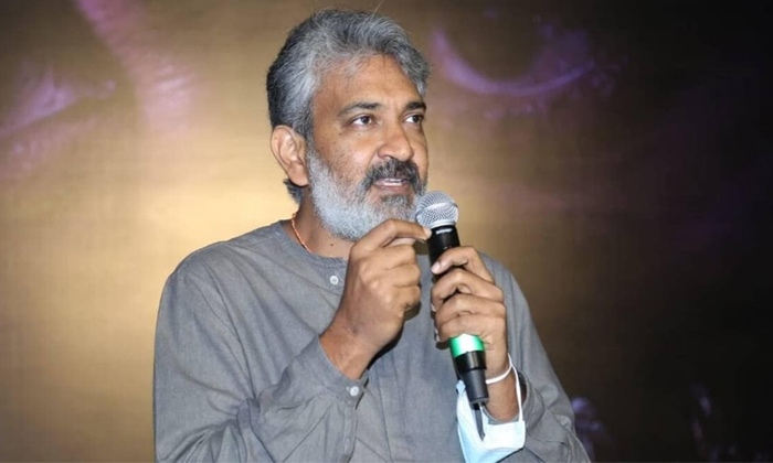  Director Rajamouli Movies Villain Character Sentiments Magadheera Eega Simhadri-TeluguStop.com