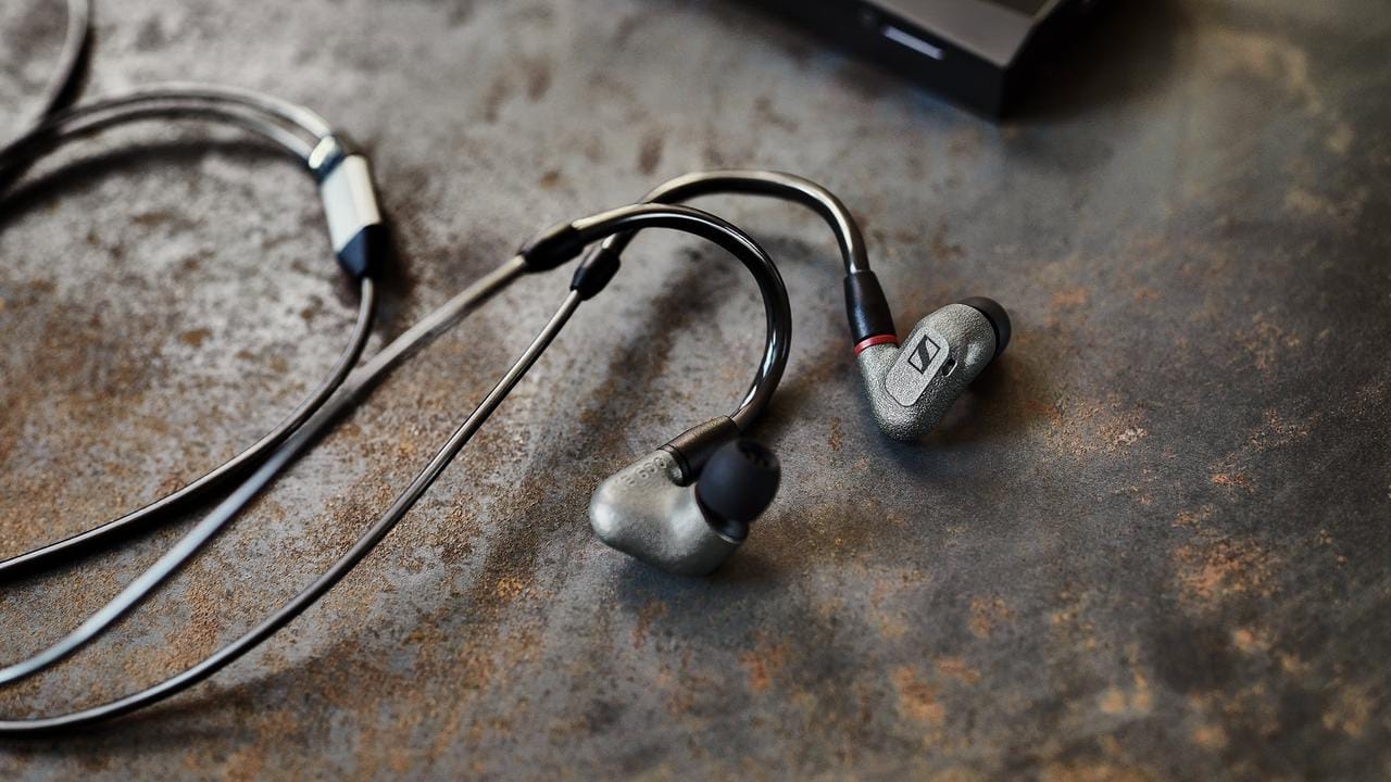  Doctors Restore Teenage Boy's Hearing Lost Due To Excessive Earphones Use-TeluguStop.com