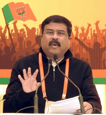  Half-engine Govt Running In Odisha, Says Pradhan-TeluguStop.com