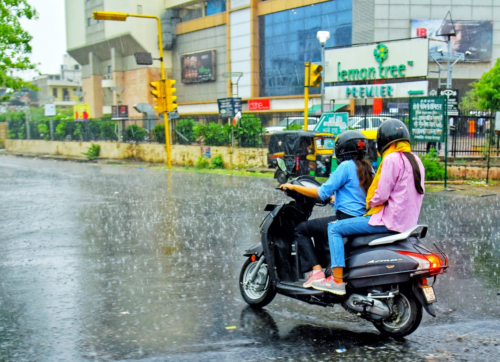  Heavy Rain, Hailstorm In Jaipur Bring Relief From Heatwave-TeluguStop.com