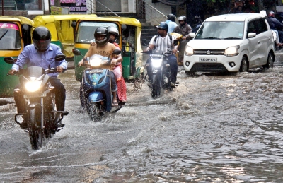  Heavy Rains Continue To Lash Karnataka, One Killed By Lightning-TeluguStop.com