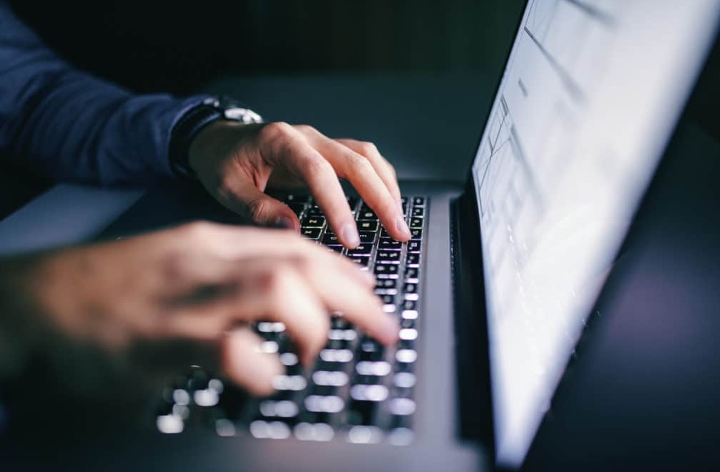  Indian-origin Hacker Gets 51 Months Jail For Computer Fraud In Us-TeluguStop.com