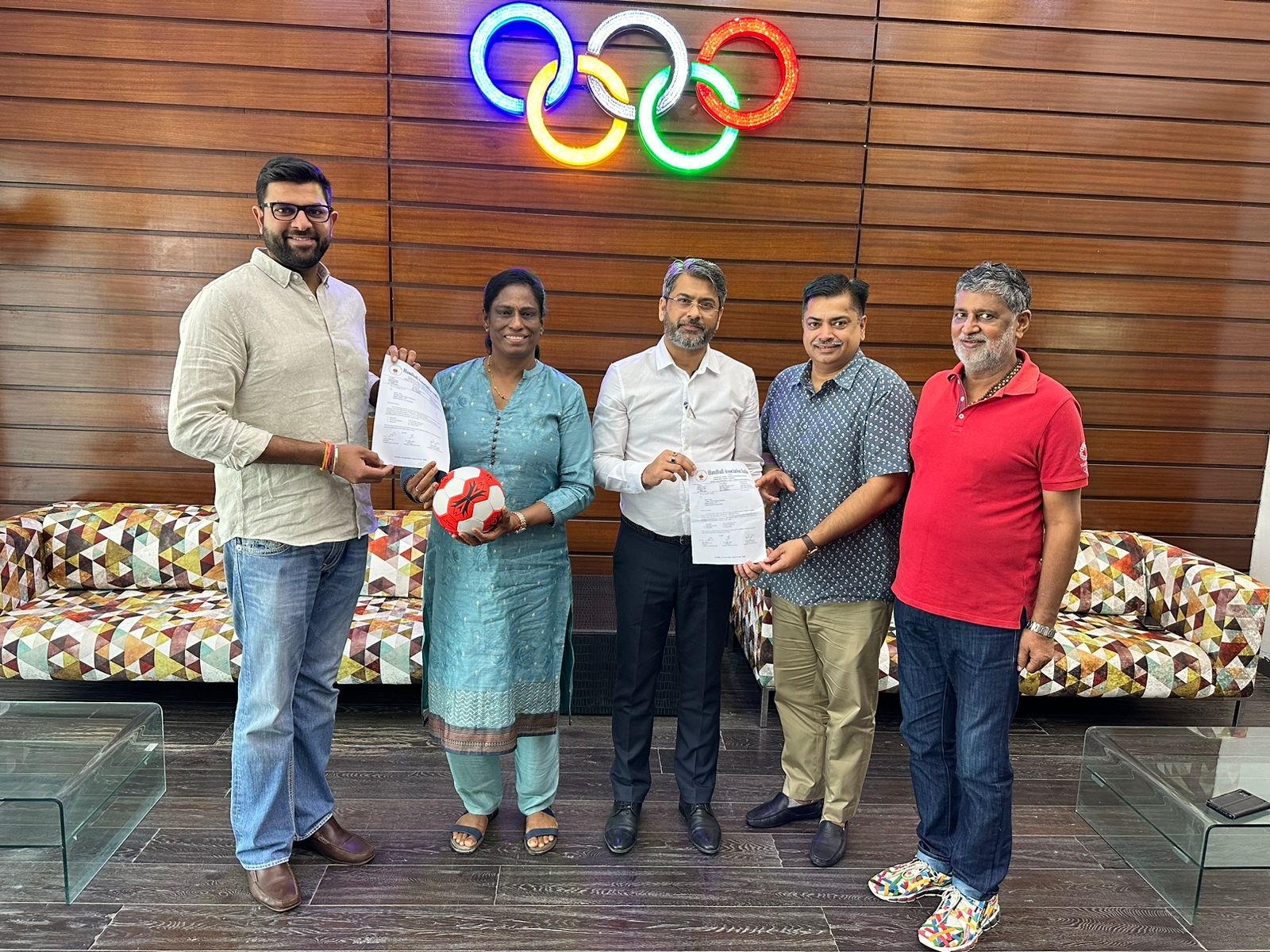  Ioa Brings Together Both Factions To Resolve Impasse In Handball Association-TeluguStop.com