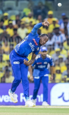  Ipl 2023: Injured Archer Returns Home For Rehabilitation, Mi Names Chirs Jordan-TeluguStop.com