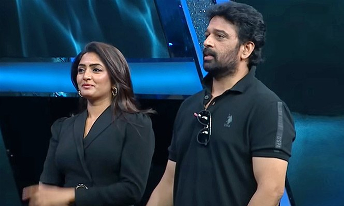 Telugu Jd Chakravarthy, Eesha Rebba, Chakravarthy, Jdchakravarthy, Omkar-Movie Telugu Jd Chakravarthy, Eesha Rebba, Chakravarthy, Jdchakravarthy, Omkar-Movie