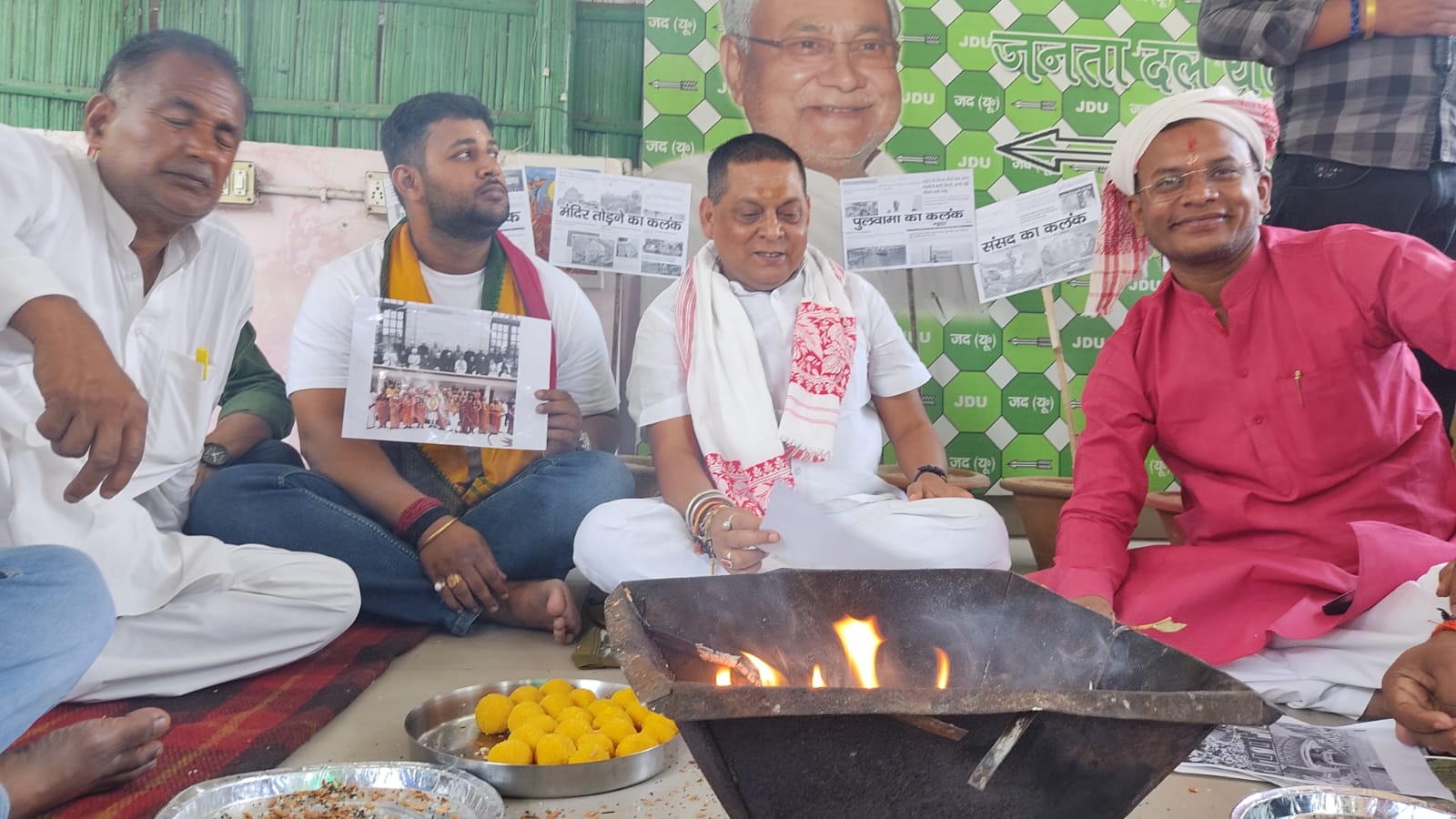  Jd(u) Mlc Conducts 'havan' To Highlight Nine Failures Of Bjp In Nine Years-TeluguStop.com